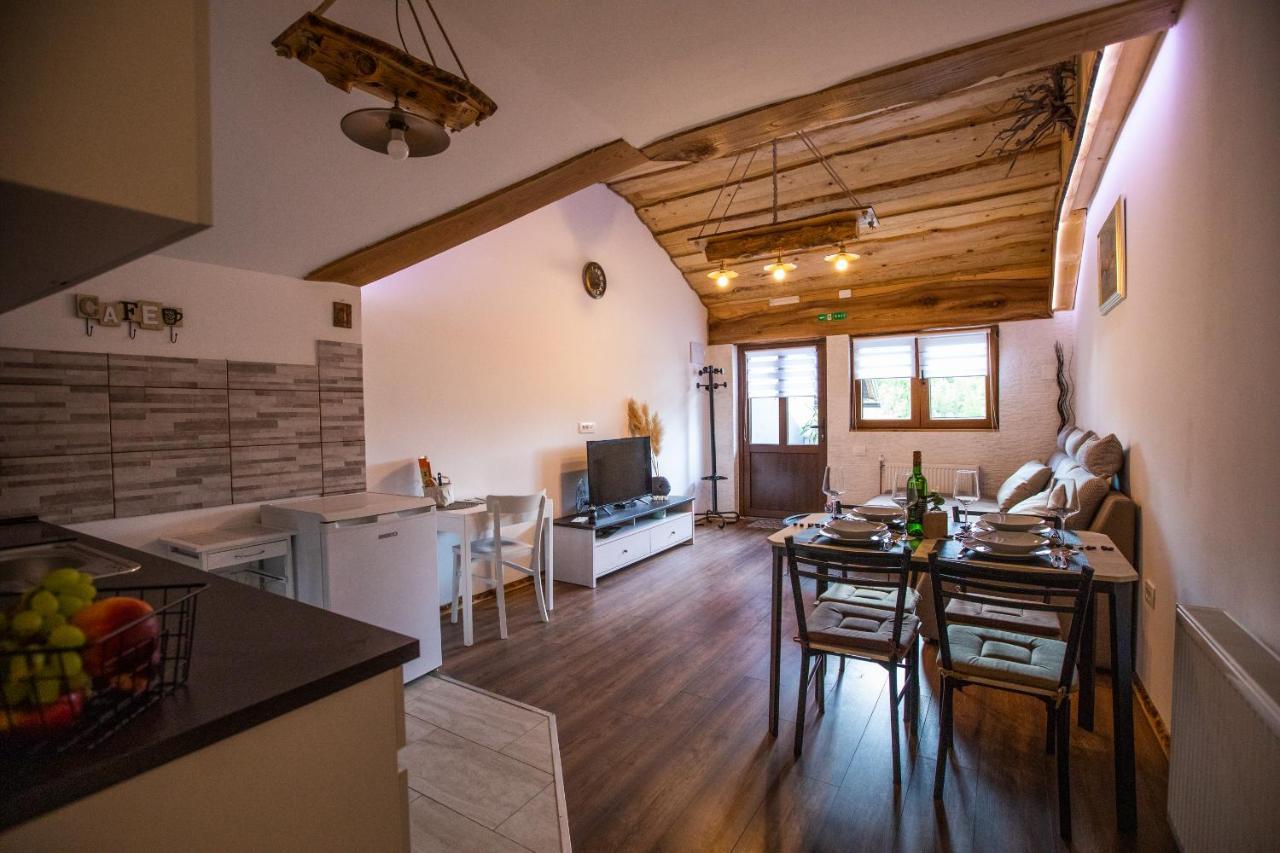Apartman Mila Josipdol Exteriör bild