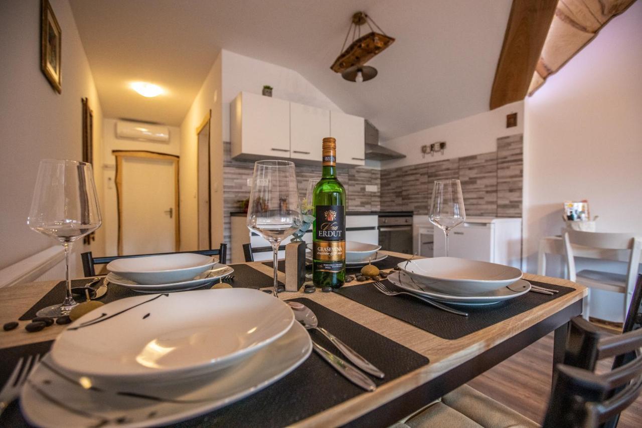 Apartman Mila Josipdol Exteriör bild